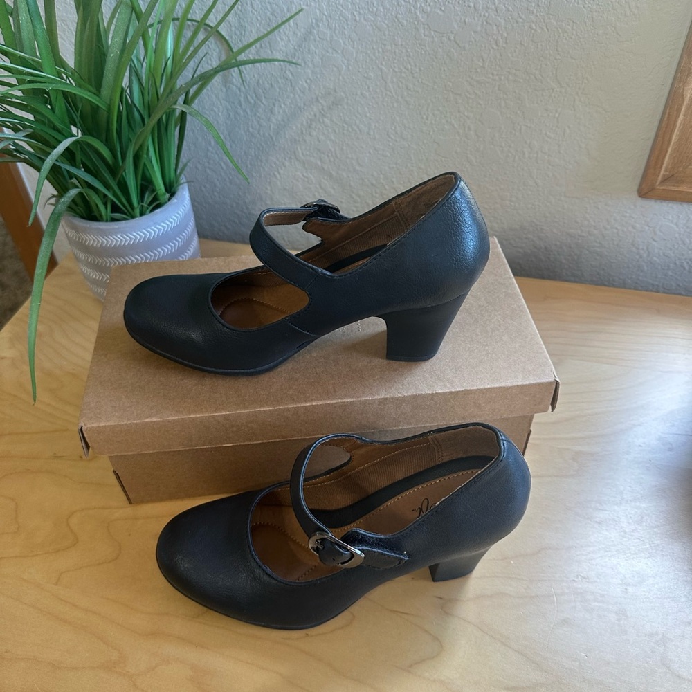 Black Mary Jane Heels